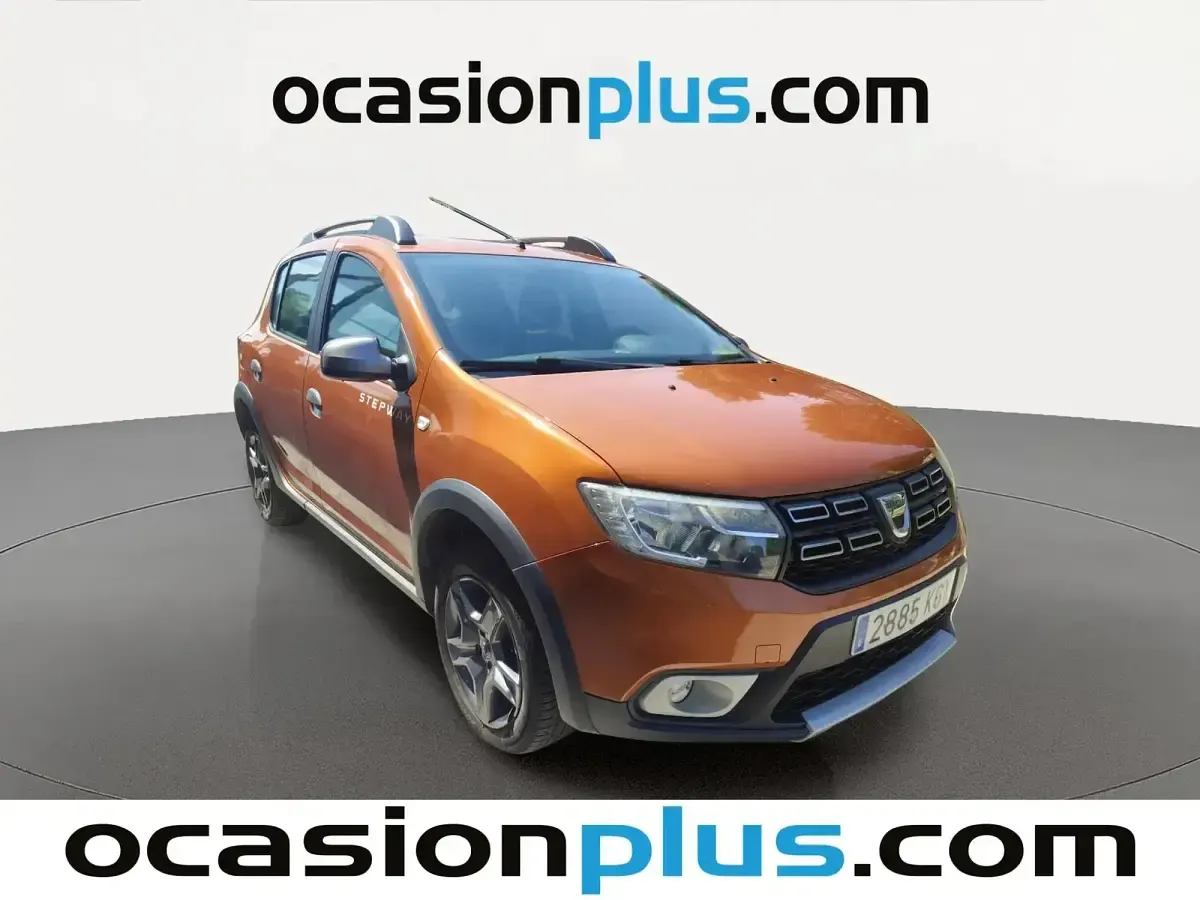 Usado Dacia Sandero 90 CV (66 kW) 2018 Naranja Berlina