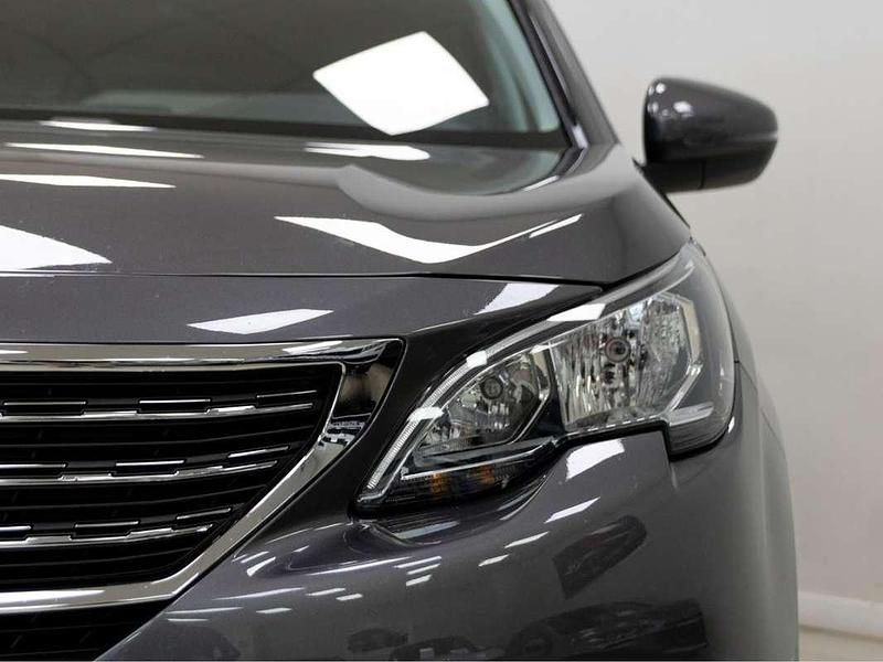 Usado Peugeot 5008 Allure 131 CV (96 kW) 2019 Gris SUV
