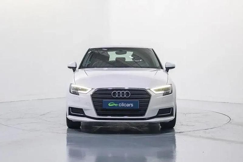 Käytetty Audi A3 Design 150 HP (110 kW) 2019 Valkoinen Sedan