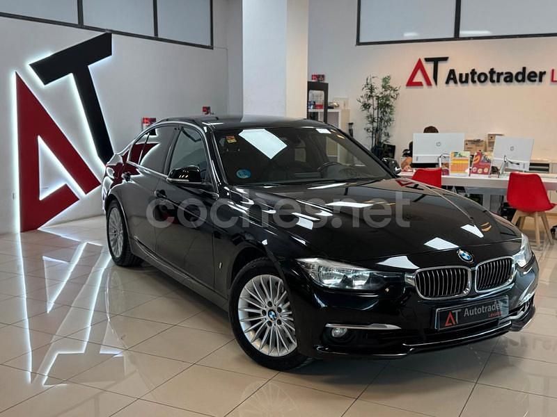Negro Usado 2016 BMW 330e iPerformance Berlina | 16.499 € - Imagen 1/3