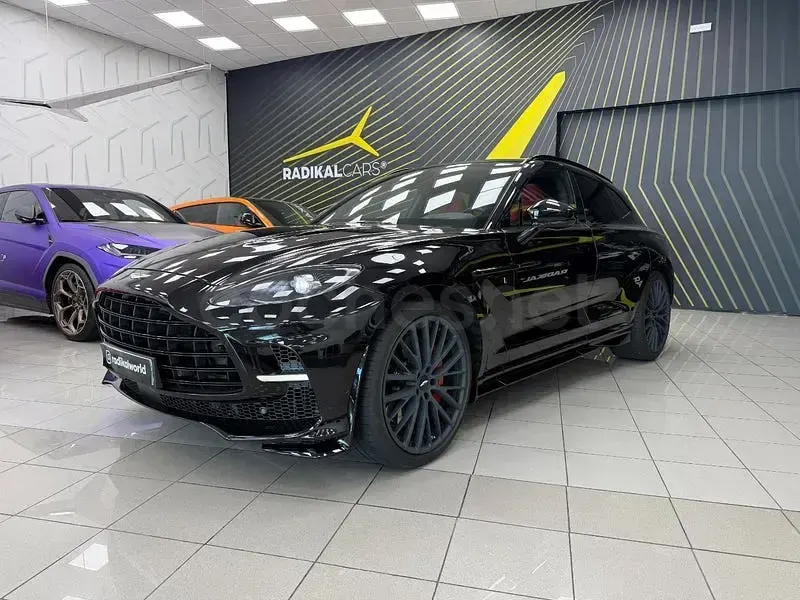 Usado Aston Martin DBX 707 CV (519 kW) 2025 Negro SUV