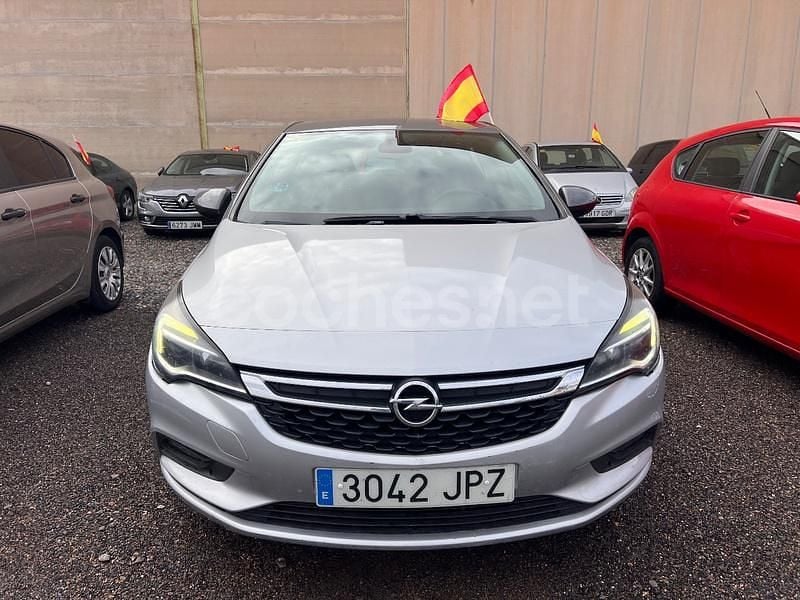 Usado Opel Astra Dynamic 110 CV (80 kW) 2016 Gris / plata Berlina