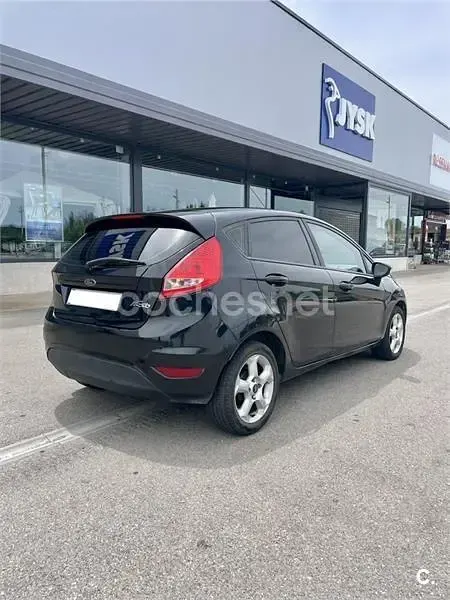 Usado Ford Fiesta Trend 82 CV (60 kW) 2009 Negro Berlina