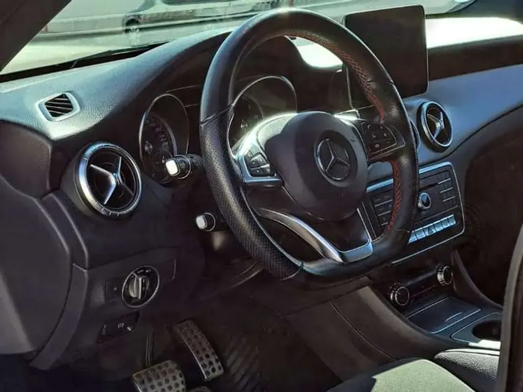 Usado Mercedes C220 170 CV (125 kW) 2018 Negro Familiar