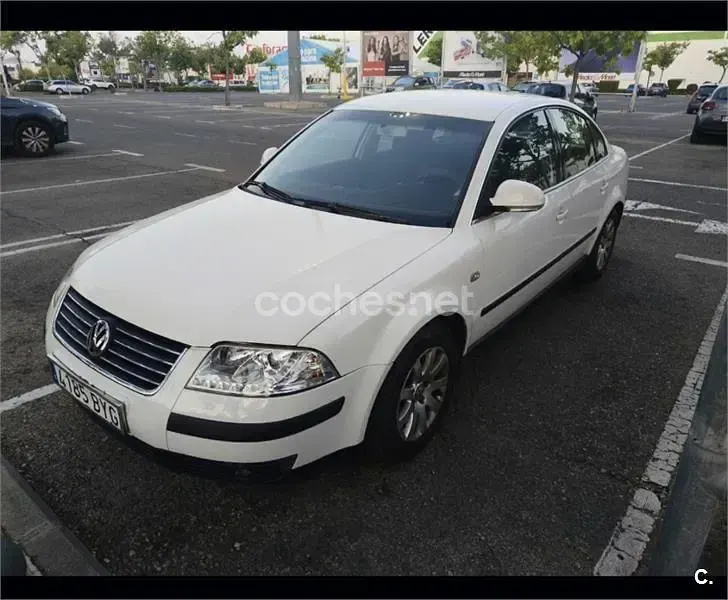 Usado VW Passat Trendline 150 CV (110 kW) 2002 Blanco Berlina