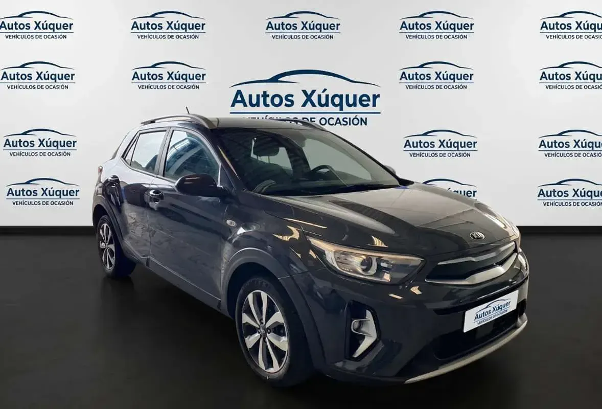 Usado Kia Stonic 101 CV (74 kW) 2021 Gris SUV
