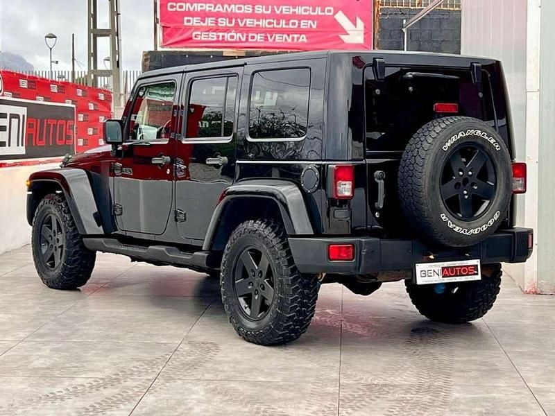 Usado Jeep Wrangler Unlimited Sahara 177 CV (130 kW) 2008 Negro SUV