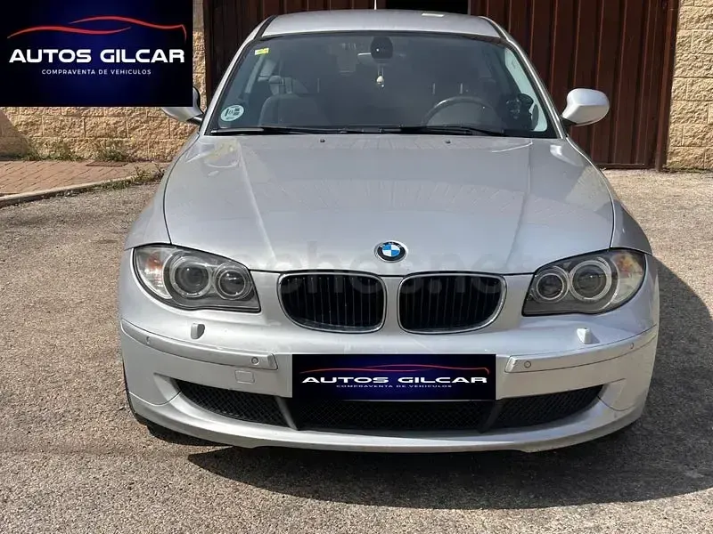 Usado BMW 118 143 CV (105 kW) 2010 Gris / plata Utilitario