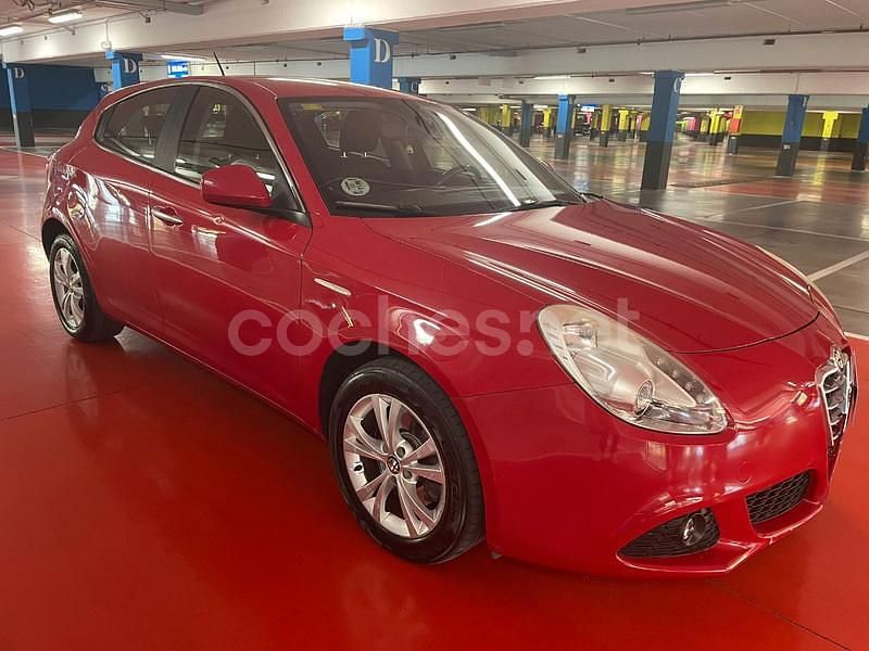 Rojo Usado 2010 Alfa Romeo Giulietta Progression Berlina | 5990 € (Buen precio) - Imagen 1/4