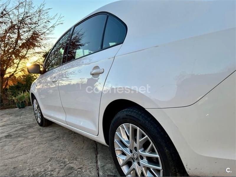 Usado Skoda Rapid Ambition 105 HP (77 kW) 2013 Branco Citadino