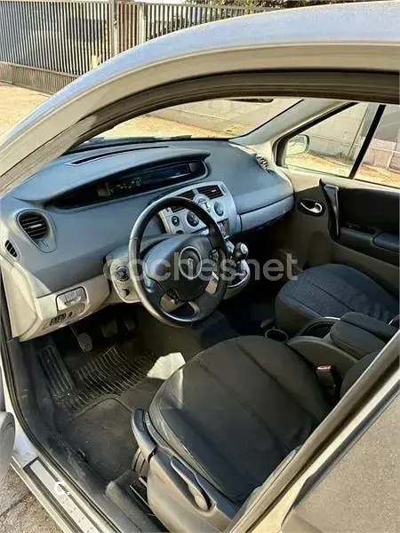 Usado Renault Grand Scénic II Dynamique 105 CV (77 kW) 2007 Gris / plata Monovolumen