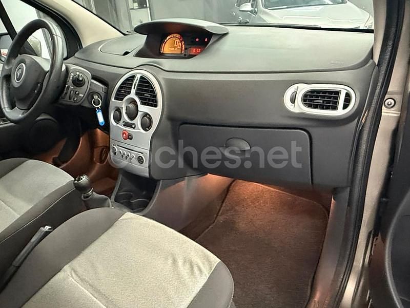 Usado Renault Grand Modus Dynamique 85 CV (62 kW) 2010 Beige Monovolumen