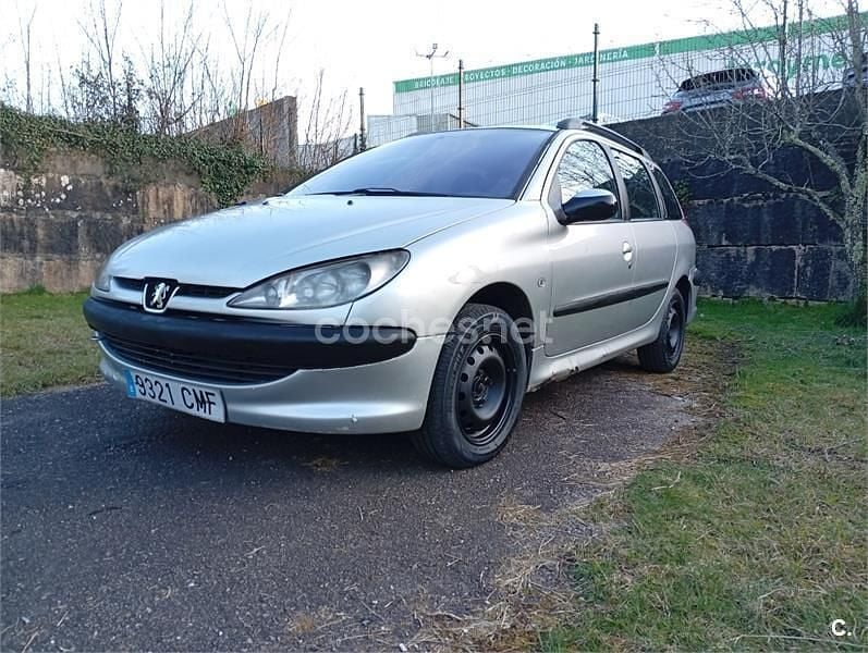 Usado Peugeot 206 70 CV (51 kW) 2003 Gris / plata Familiar