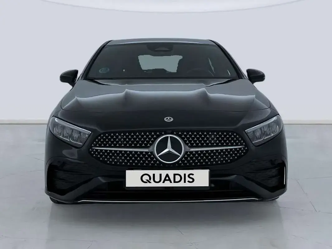 Usado Mercedes A180 Advanced 136 CV (100 kW) 2025 Negro Utilitario