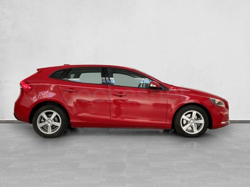 Usado Volvo V40 Kinetic 122 CV (89 kW) 2017 Rojo Berlina