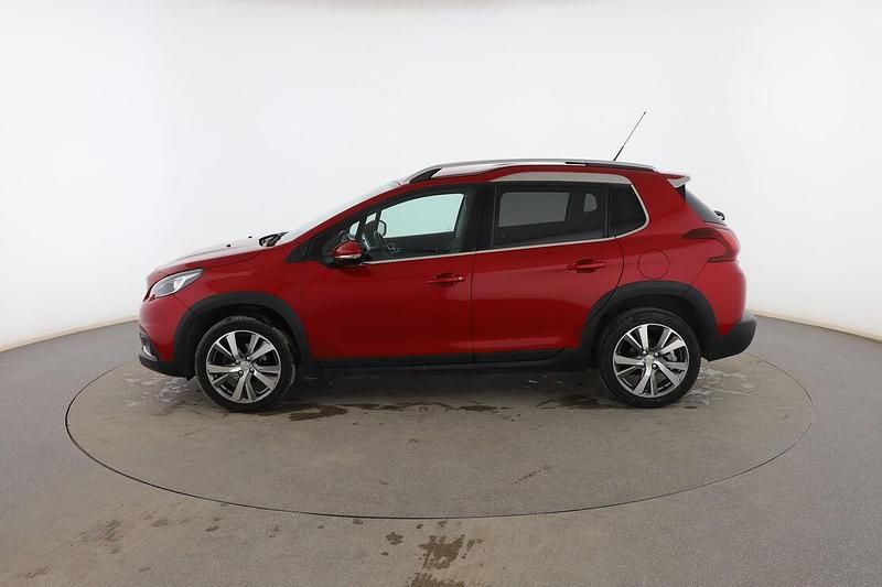 Usado Peugeot 2008 Allure 100 CV (73 kW) 2017 Rojo SUV