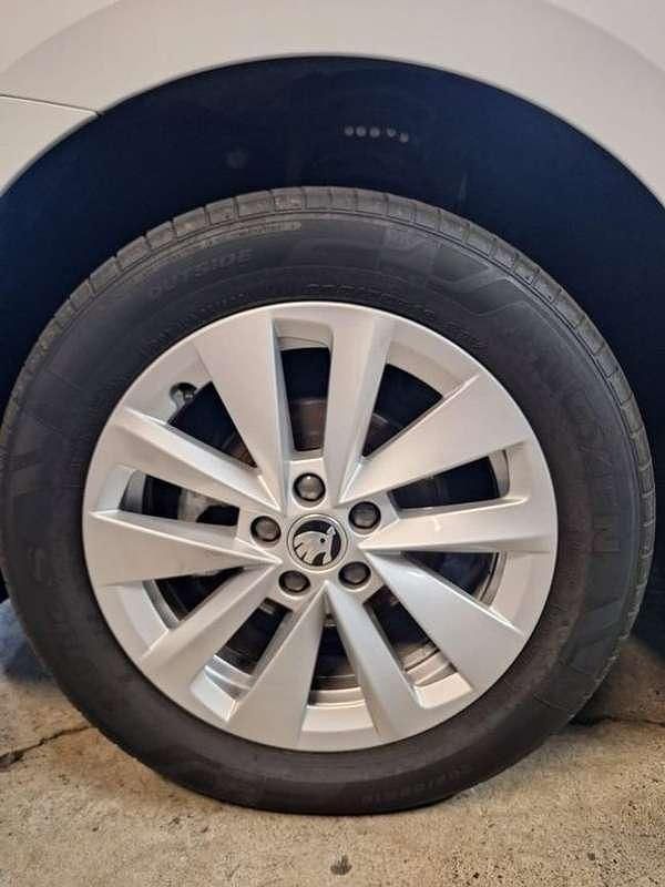 Usado Skoda Scala Ambition 95 CV (69 kW) 2023 Blanco Utilitario