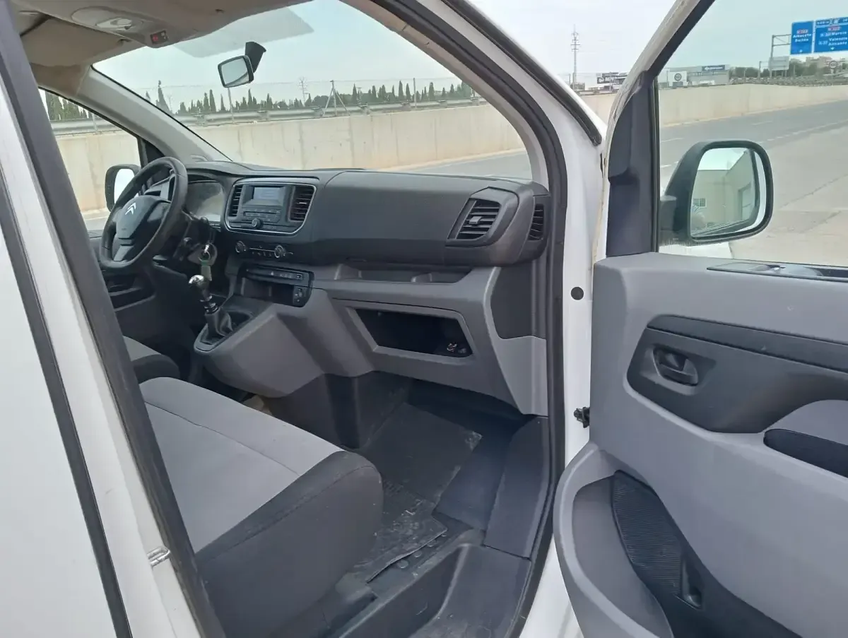 Usado Citroën Jumpy Comfort 150 HP (110 kW) 2017 Branco Monovolume