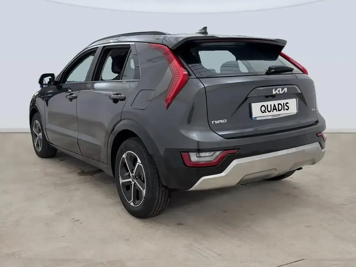Usado Kia Niro 129 CV (94 kW) 2025 Gris SUV