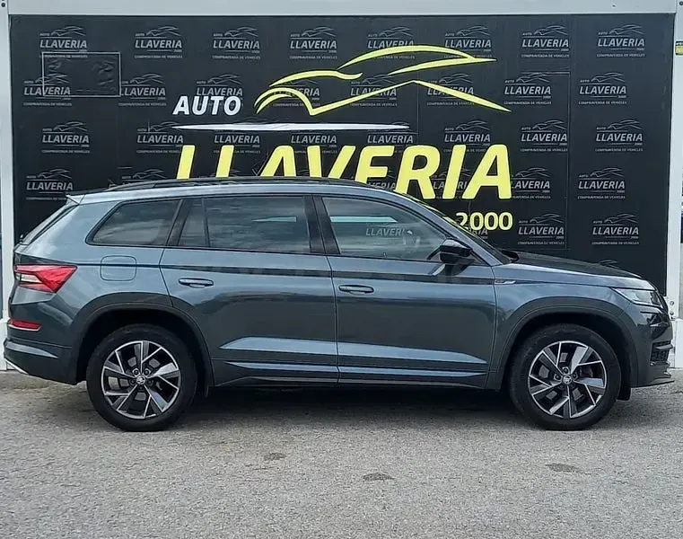 Usado Skoda Kodiaq SportLine 190 CV (139 kW) 2020 Gris / plata SUV