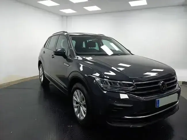 Usado VW Tiguan Life 245 CV (180 kW) 2022 Gris SUV