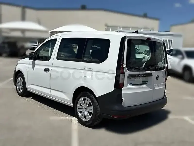 Usado VW Caddy 102 CV (75 kW) 2022 Blanco Monovolumen