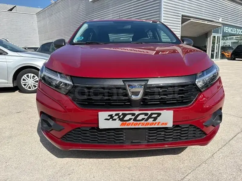 Usado Dacia Sandero Comfort 91 CV (66 kW) 2022 Granate Berlina