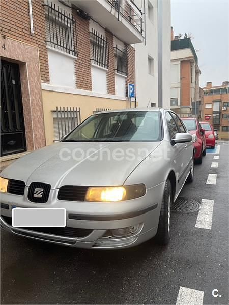 Gris / plata Usado 2002 Seat Leon Sport Berlina | 2000 € (Buen precio) - Imagen 1/3