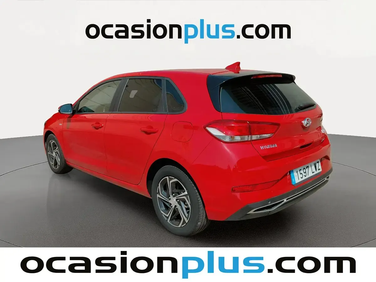 Usado Hyundai i30 120 CV (88 kW) 2022 Rojo Utilitario