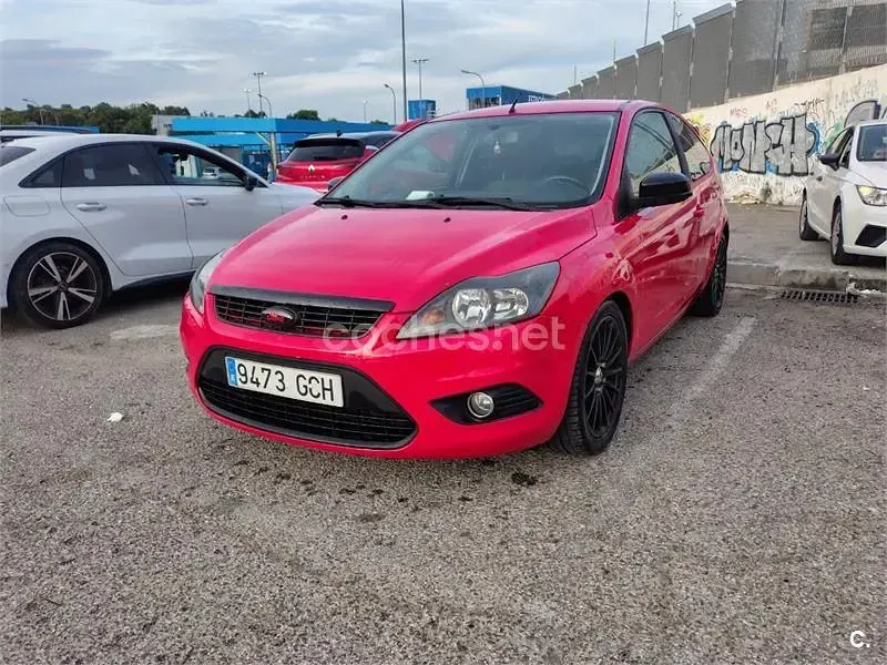 Usado Ford Focus Trend 109 CV (80 kW) 2009 Rojo Berlina