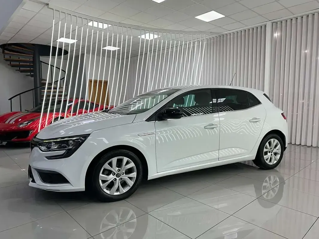 Usado Renault Mégane IV LIMITED 116 CV (85 kW) 2019 Blanco Utilitario