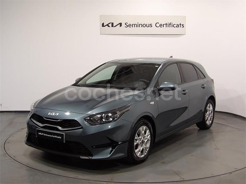 Gris / plata Usado 2023 Kia Ceed Utilitario | 15.990 € (Buen precio) - Imagen 1/4