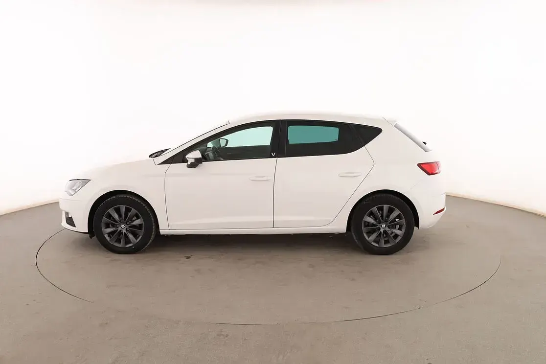Usado Seat Leon Style 115 CV (84 kW) 2019 Blanco Berlina