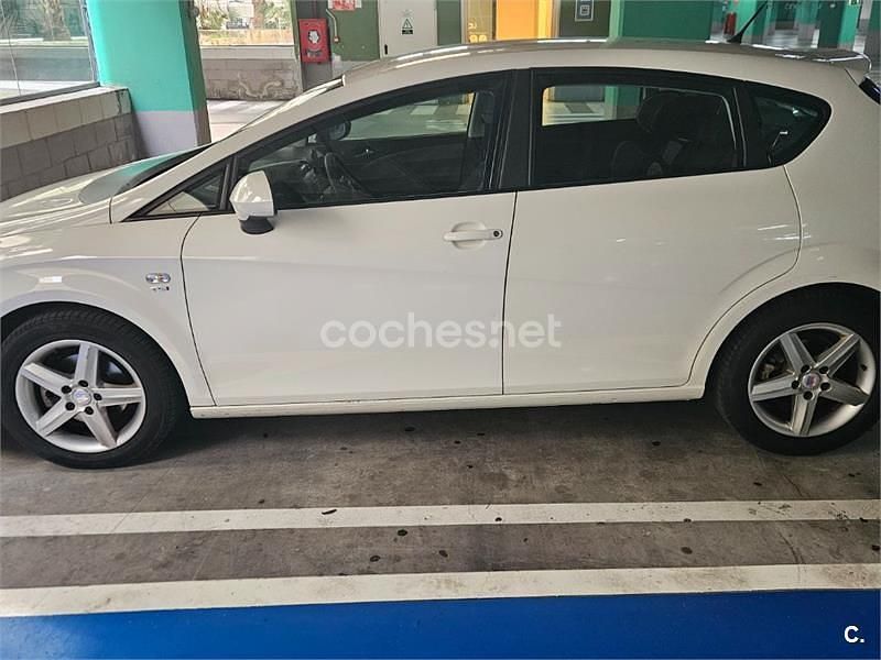 Blanco Usado 2010 Seat Leon Reference Berlina | 6000 € (Buen precio) - Imagen 1/3