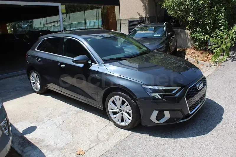 Usado Audi A3 Advanced Plus 204 CV (150 kW) 2023 Gris / plata Berlina