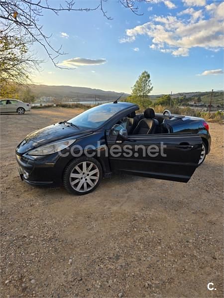 Usado Peugeot 207 CC 110 CV (80 kW) 2007 Negro Descapotable