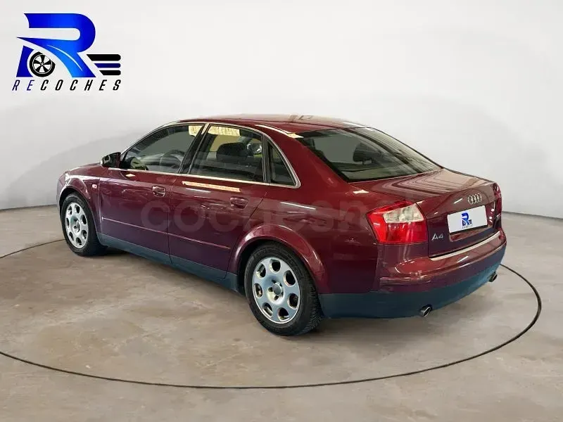 Usado Audi A4 163 CV (119 kW) 2004 Rojo Familiar