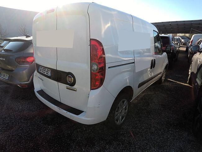 Usado Fiat Doblò 95 CV (69 kW) 2022 Blanco Monovolumen