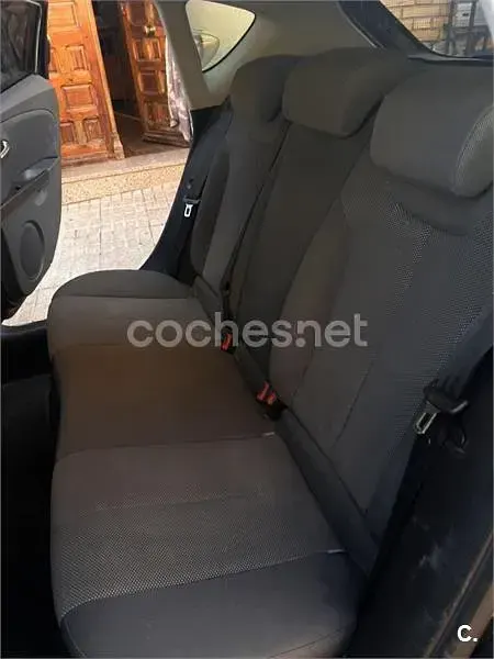 Usado Seat Leon Stylance 105 CV (77 kW) 2007 Negro Utilitario