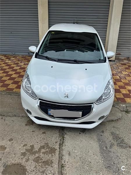 Usado Peugeot 208 Access 75 CV (55 kW) 2014 Blanco Utilitario