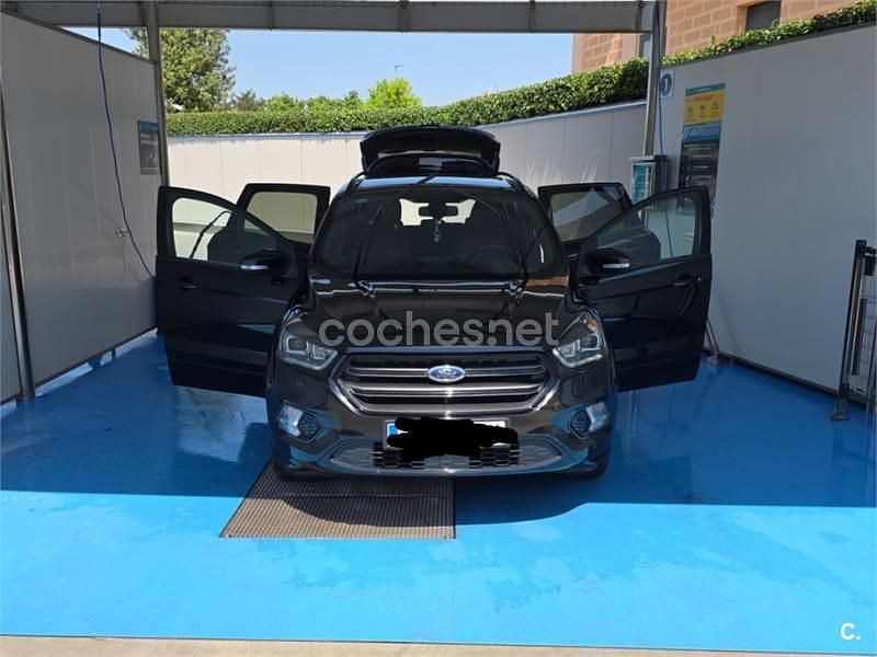 Usado Ford Kuga ST-Line 150 CV (110 kW) 2019 Negro SUV