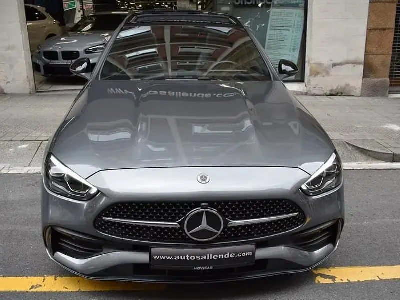 Usado Mercedes C300 265 CV (194 kW) 2024 Gris / plata Familiar