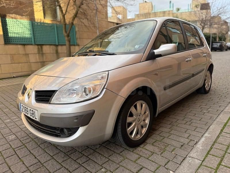 Usado Renault Scénic II 105 CV (77 kW) 2008 Gris / plata Monovolumen