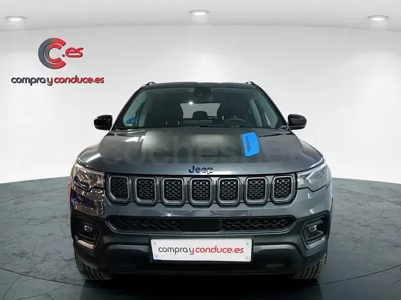 Usado Jeep Compass Trailhawk 240 CV (176 kW) 2023 Gris / plata SUV