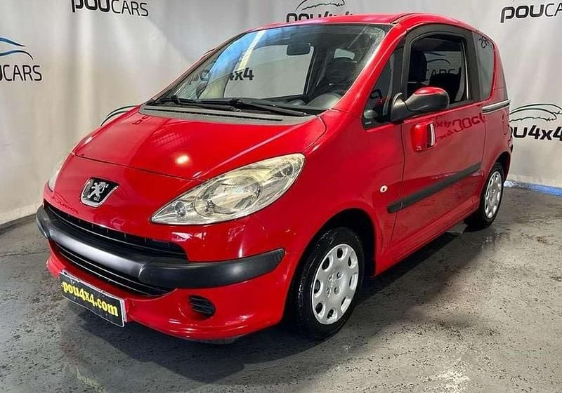 Usado Peugeot 1007 90 CV (66 kW) 2006 Rojo Monovolumen
