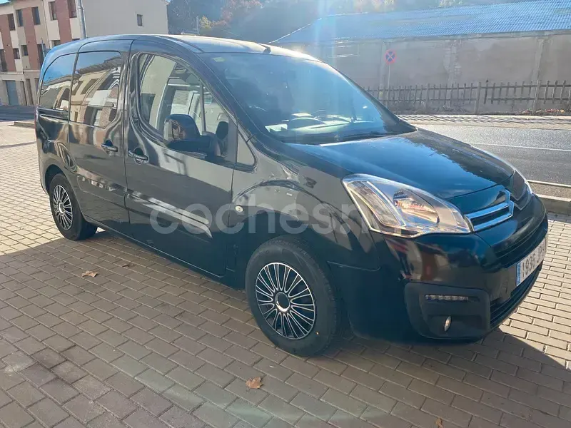 Usado Citroën Berlingo XTR 100 CV (73 kW) 2016 Negro Monovolumen