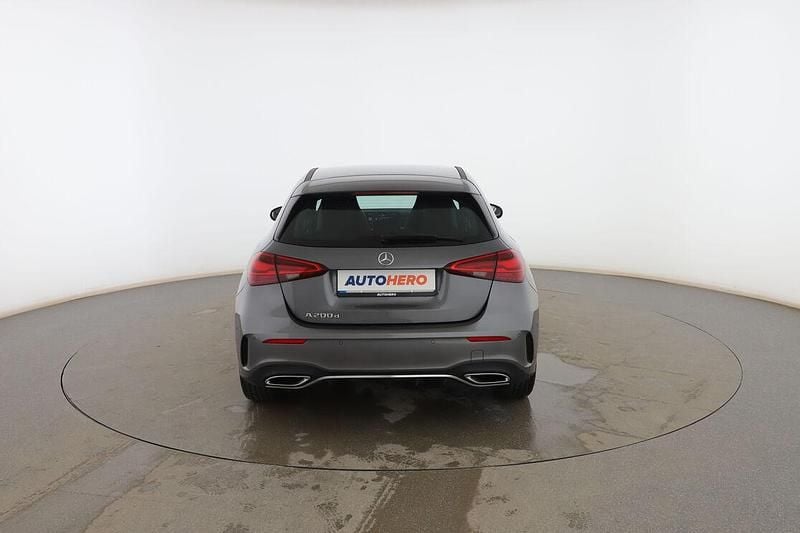 Usado Mercedes A200 AMG line 150 CV (110 kW) 2025 Gris Utilitario
