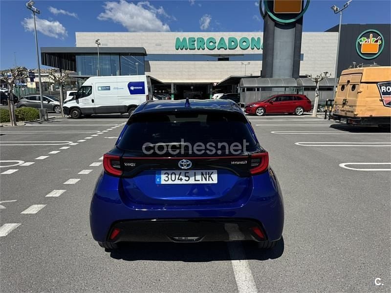 Usado Toyota Yaris Hybrid Plus 116 CV (85 kW) 2021 Azul Berlina