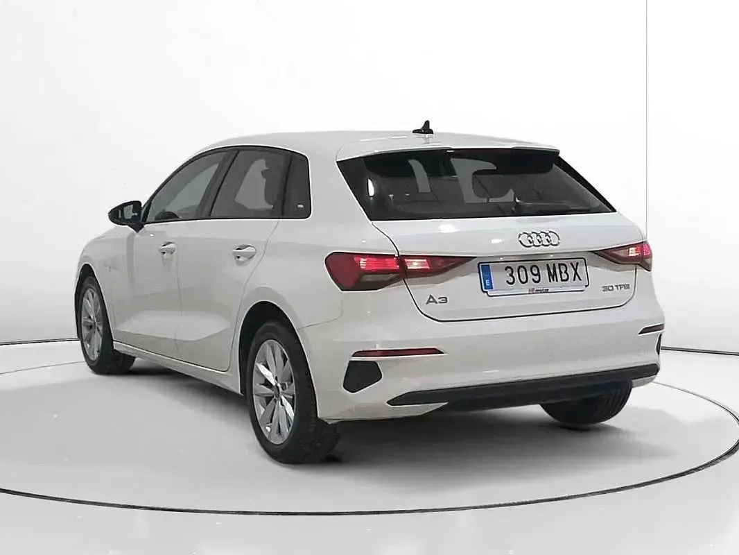 Usado Audi A3 Sportback 110 CV (80 kW) 2022 Blanco Utilitario