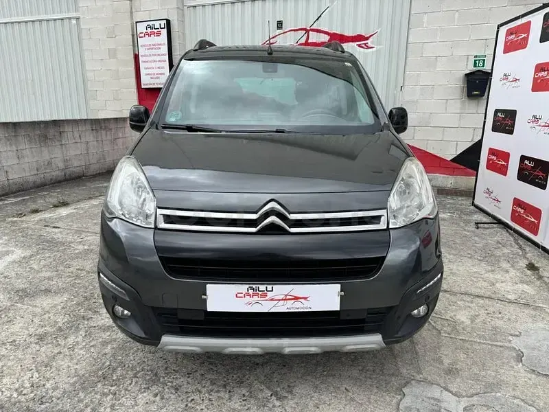 Usado Citroën Berlingo XTR 100 CV (73 kW) 2016 Gris / plata Monovolumen